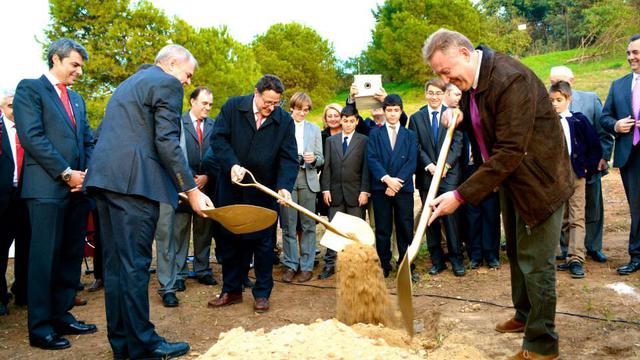 Primera palada del nuevo edificio de La Iglesia de Jesucristo de los Santos de los Últimos Días en San Fernando