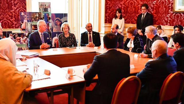 Sharon Eubank, directora de LDS Charities, participó en un debate sobre persecución religiosa patrocinado por Su Alteza Real el príncipe Carlos, patrono de la fundación caritativa internacional AMAR y por la fundadora de AMAR la baronesa Emma Nicholson