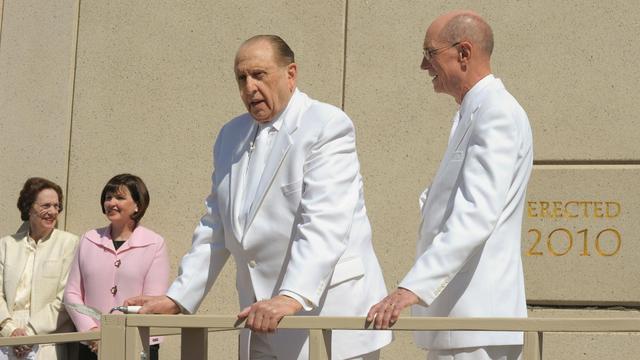 Monson-Eyring-Mormon-Gila-Valley-Arizona-Temple_orig_1800x1200.jpg