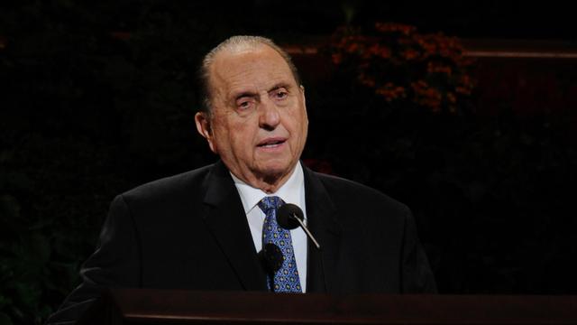 Thomas-MonsonTwo-Oct-2010-gconf-one.jpg