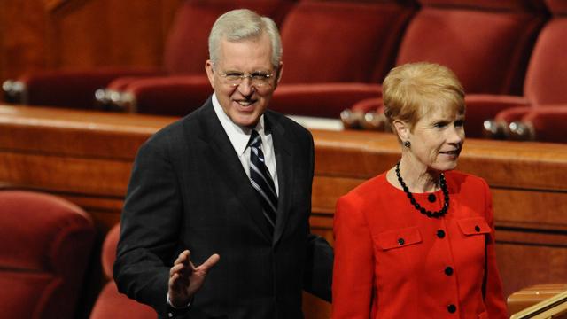 elder-Christofferson-newsbio-GC-Oct-2010-with-wife.JPG