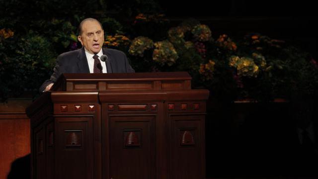 Presidente Monson durante el anuncio de nuevos Templos Abril 2013