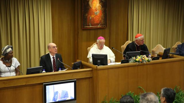 Durante la reunión del Vaticano, el líder mormón invita al “renacimiento” de los matrimonios felices